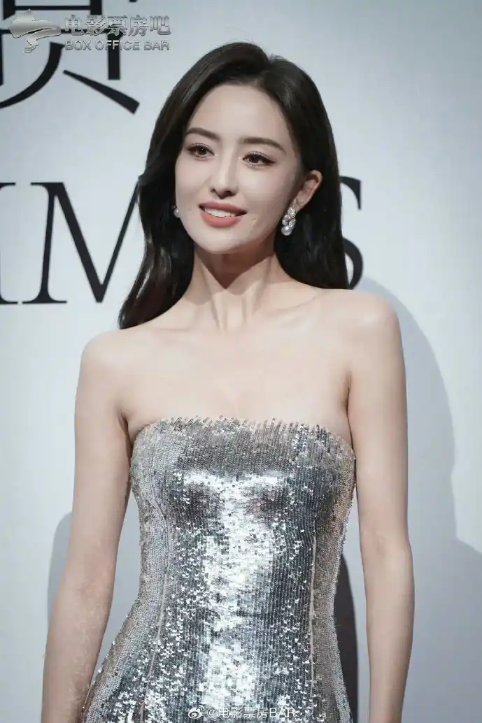 拥挤的猫咖环境